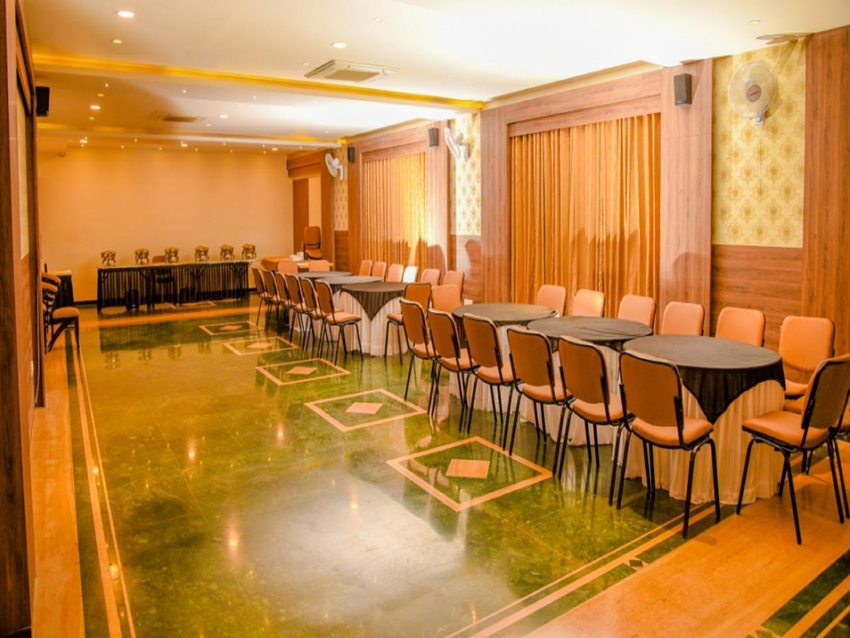 Royal Inn Khandwa Exterior foto